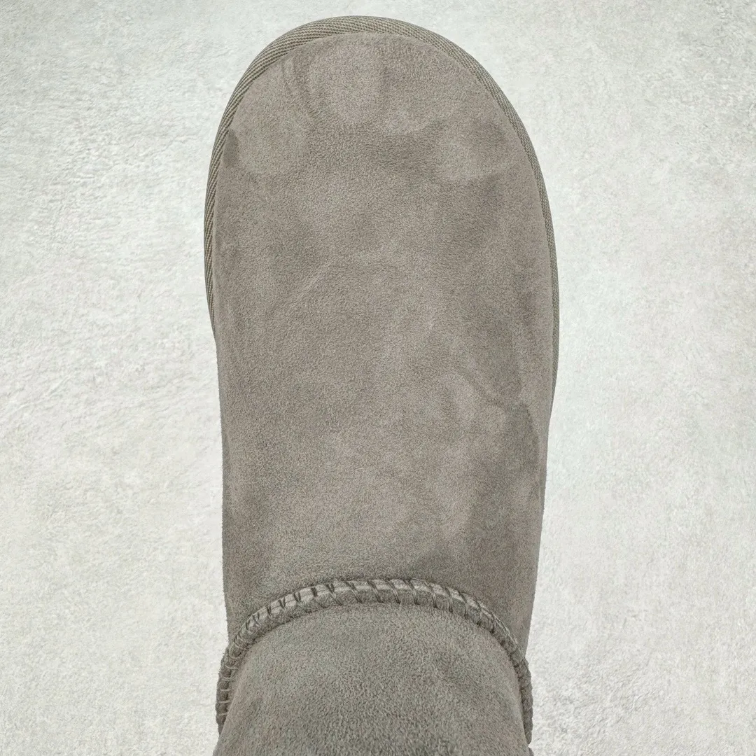 Pick up locally💰520 UGG 6222 Classic short-cut autumn and winter sheepskin and fur integrated snow boots. All shoes are made from the same factory as ZP. Longfeng A-grade Australian imported sheepskin and fur integrated men's and women's boots. Brand OEM production line. Fully follow the ZP process. OEM original pattern maker. Adhering to the principle of no original shoes and no development selection. Pay attention to every detail. The most authentic version on the market. TREADLITE "Light Wing" technology outsole. Lightweight/durable/flexible/pile size: 35 36 37 38 39 40 41 42 43 44 45 Coding: by2936060